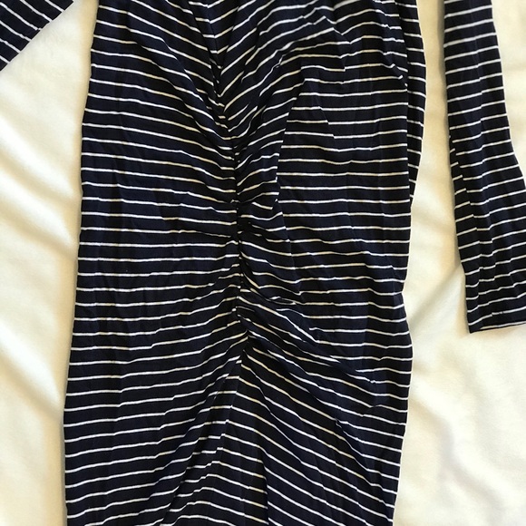 ❌❌❌❌SOLD❌❌❌❌❌❌ Ruched Side Maternity Dress. - Picture 4 of 7